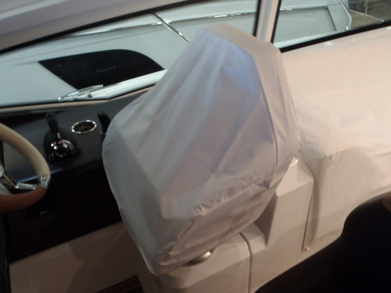 Skydd för pilotstol utan bolster på Beneteau Gran Turismo 46 (2016)