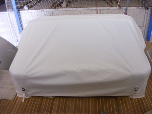 Skydd för bakre solmadrassen på Beneteau Gran Turismo 46 (2016)
