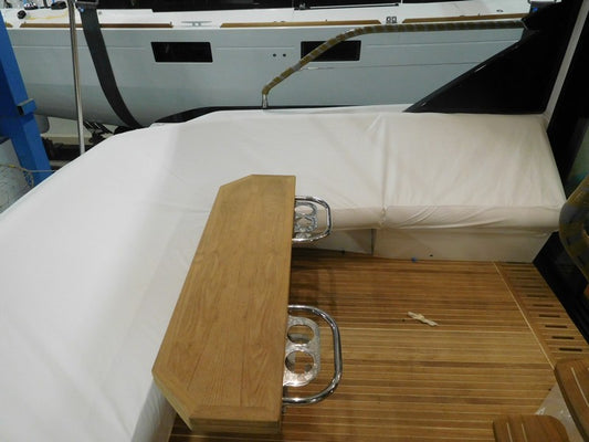 Skydd för sittbrunnens soffa på Beneteau Gran Turismo 50 Sport Fly (2017)