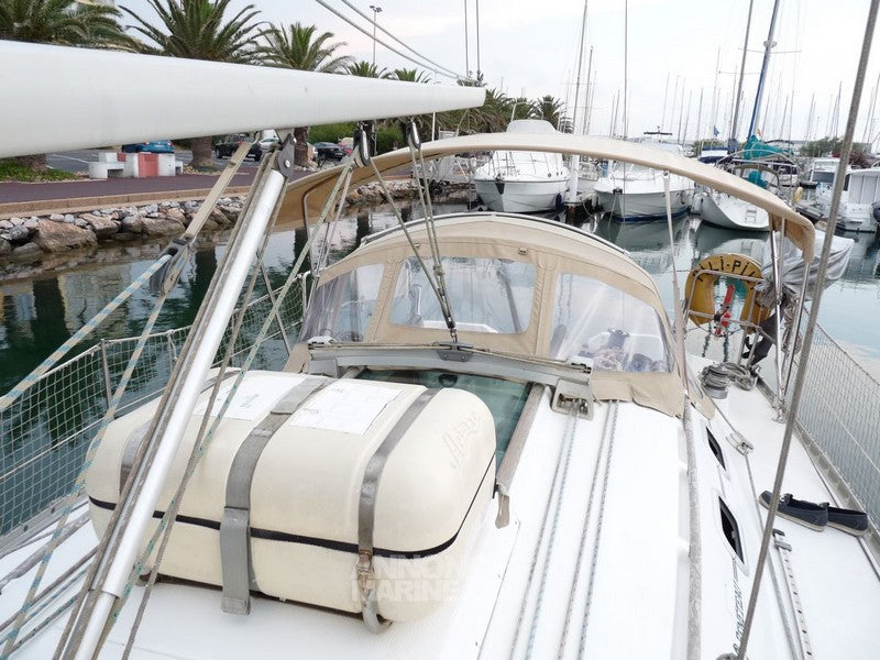 Beneteau Oceanis 300 Sprayhood