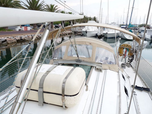 Beneteau Oceanis 300 Sprayhood