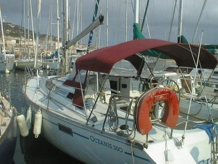 Beneteau Oceanis 350 Bimini