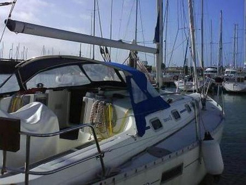 Beneteau Oceanis 370 Sprayhood