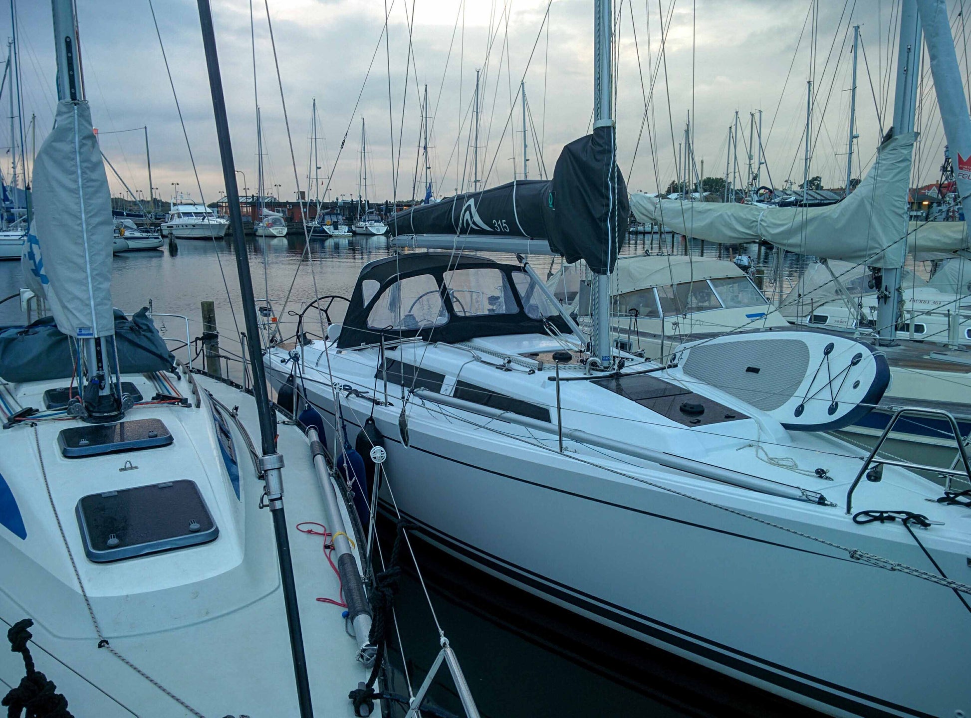 Hanse 315 sprayhood