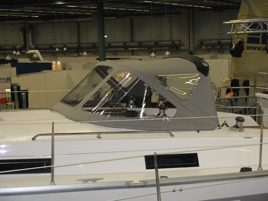 Bavaria 32 sprayhood model year 2009