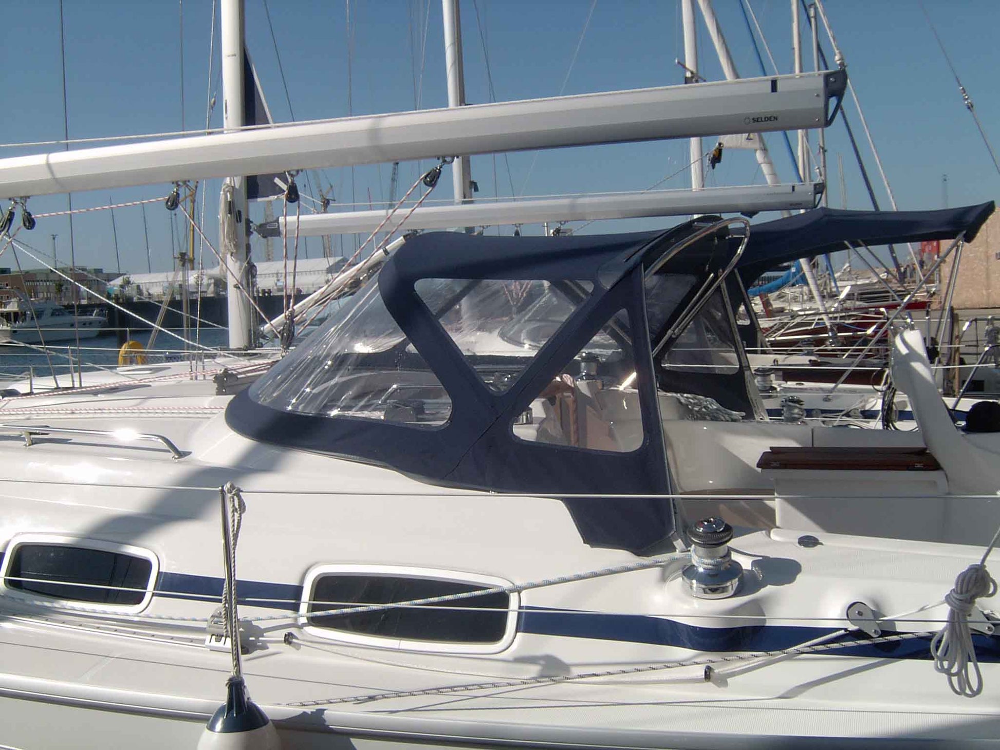 Bavaria 37 sprayhood