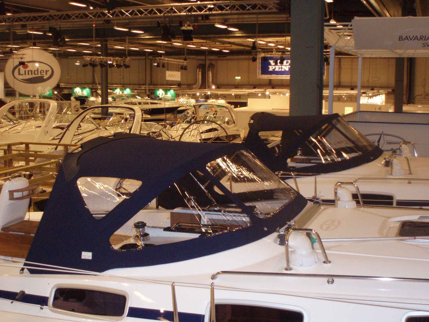 Bavaria 38 sprayhood