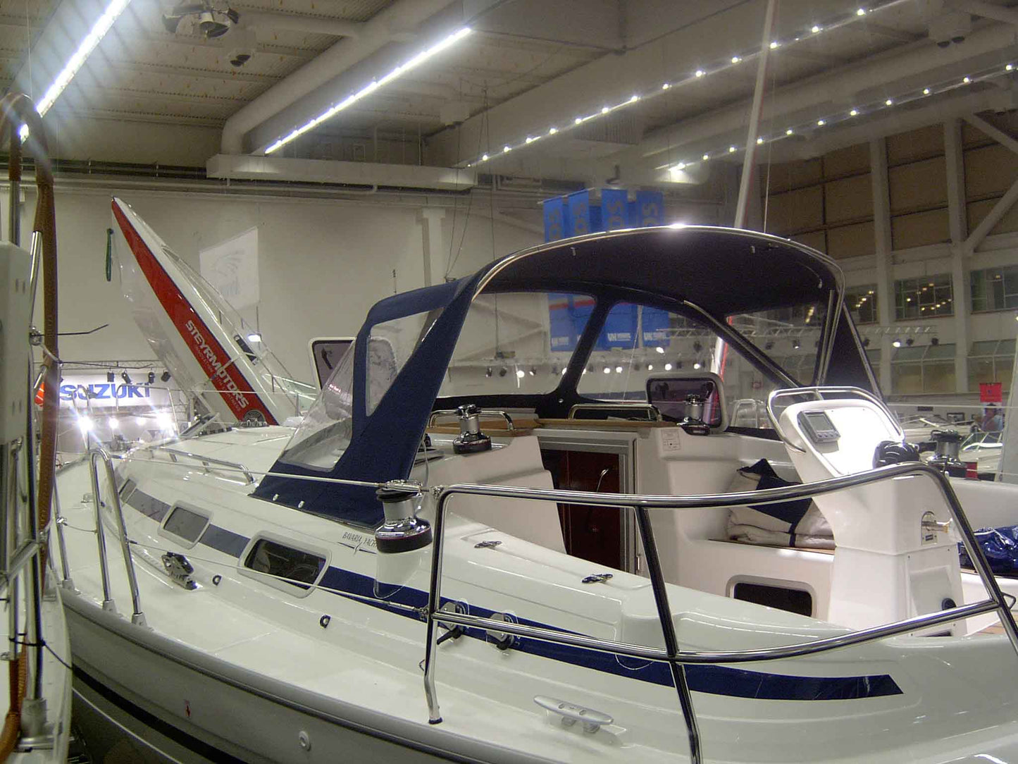 Bavaria 38 sprayhood