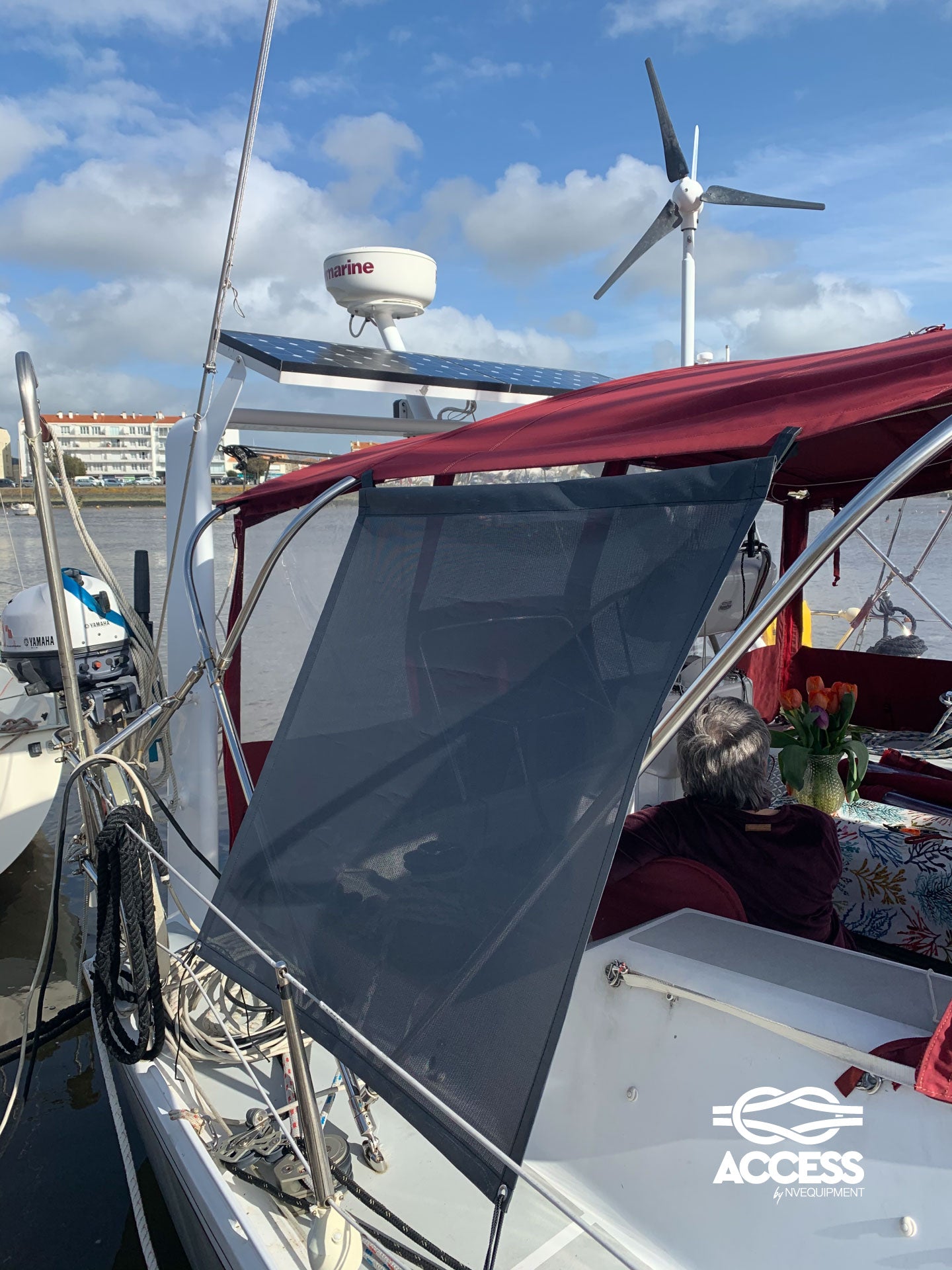 Solbeskyttelse til bådens cockpit bådkaleche
